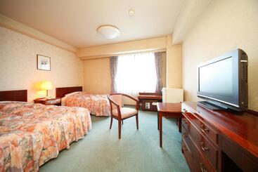 هتل Grand Mercure Lake Biwa Resort & Spa