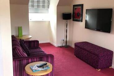هتل The Clubhouse B&b