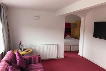 هتل The Clubhouse B&b