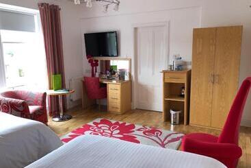 هتل The Clubhouse B&b