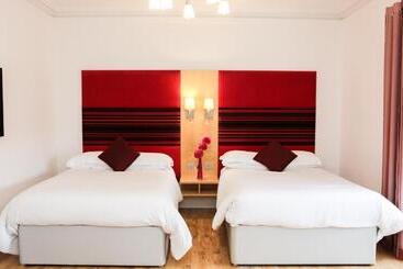 هتل The Clubhouse B&b
