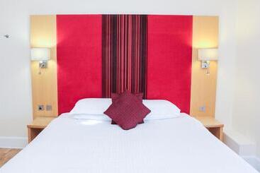 هتل The Clubhouse B&b