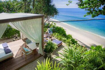 هتل Trisara Villas & Residences Phuket