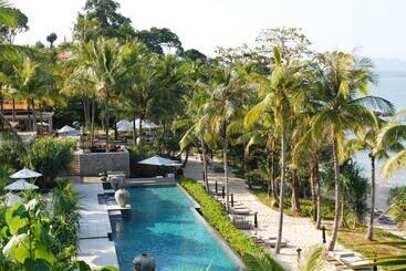 هتل Trisara Villas & Residences Phuket