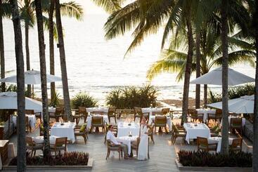 هتل Trisara Villas & Residences Phuket