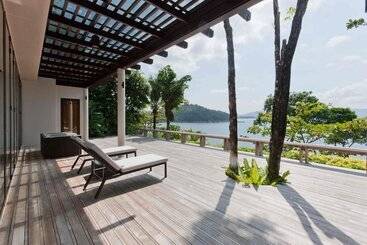 هتل Trisara Villas & Residences Phuket