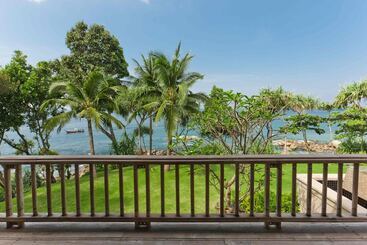 هتل Trisara Villas & Residences Phuket