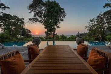 هتل Trisara Villas & Residences Phuket