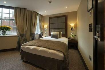 Wellington Hotel By Blue Orchid