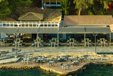 هتل Wyndham Loutraki Poseidon Resort