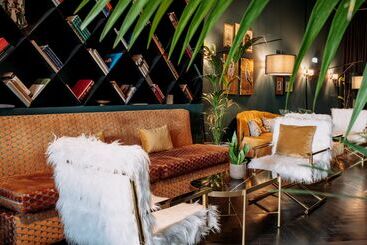 La Mirage Hotel