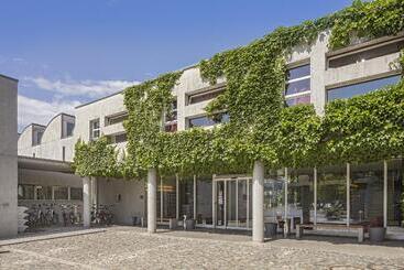 Lausanne Youth Hostel Jeunotel