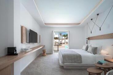 Santorini Kastelli Resort