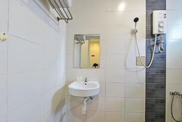 Avatarr Hotel By Oyo Rooms