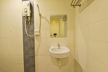 Avatarr Hotel By Oyo Rooms