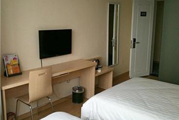 هتل 7 Days Inn Liupanshui Zhongshan Avenue Branch