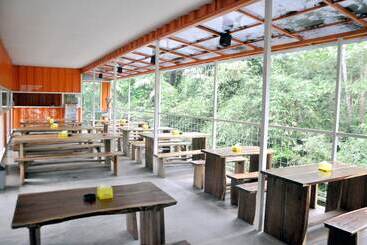 هتل Hau Eco Lodges Citumang Pangandaran