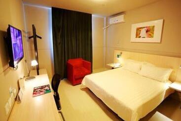 هتل Jinjiang Inn Kaifeng Longting Scenic Spot