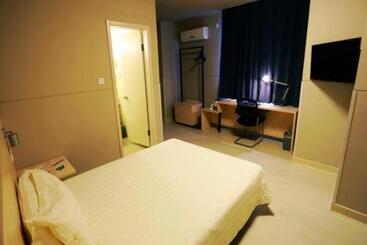 هتل Jinjiang Inn Kaifeng Longting Scenic Spot