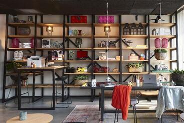 酒店 Moxy Amsterdam Schiphol Airport