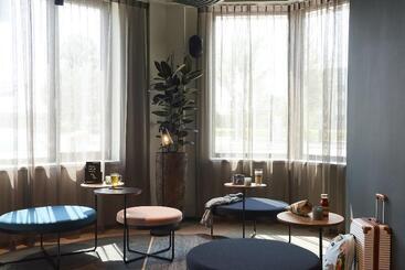 酒店 Moxy Amsterdam Schiphol Airport