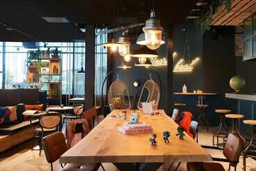 酒店 Moxy Amsterdam Schiphol Airport