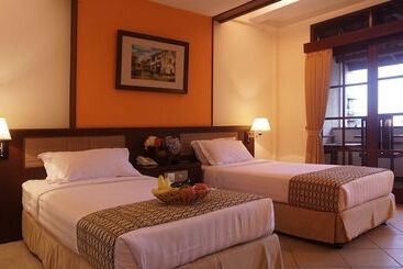 هتل Pines Garden Resort