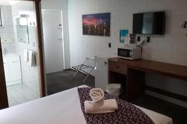 هتل Pooraka Motor Inn