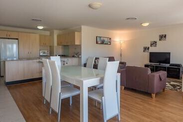 هتل The Village At Burleigh Heads