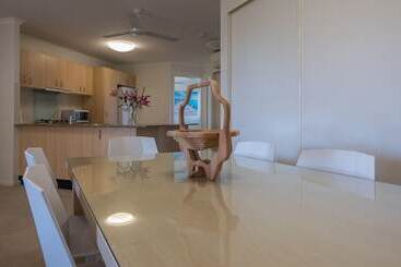 هتل The Village At Burleigh Heads