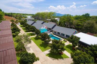 هتل Be Leaf Resort Sha