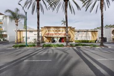 هتل Americas Best Value Inn & Suites Anaheim