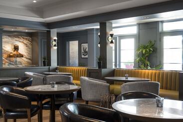 هتل Arts Kensington