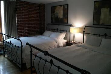 هتل Auberge Du Vieux Port By Gray Collection