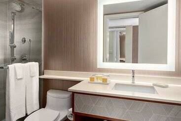 هتل Auberge Vancouver