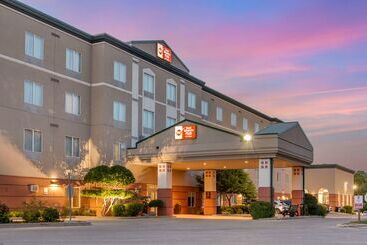 هتل Best Western Plus Pembina Inn & Suites