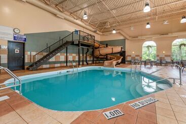 هتل Best Western Plus Pembina Inn & Suites