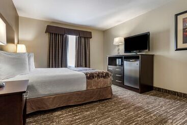 هتل Best Western Plus Pembina Inn & Suites
