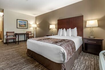 هتل Best Western Plus Pembina Inn & Suites