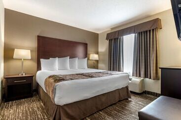 هتل Best Western Plus Pembina Inn & Suites
