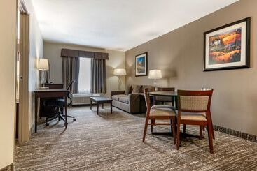 هتل Best Western Plus Pembina Inn & Suites