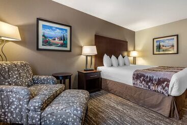 هتل Best Western Plus Pembina Inn & Suites