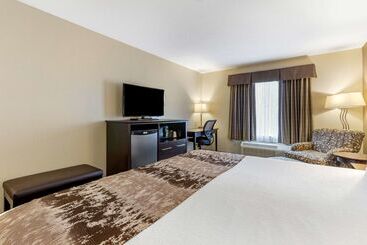 هتل Best Western Plus Pembina Inn & Suites