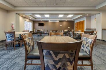 هتل Best Western Plus Pembina Inn & Suites