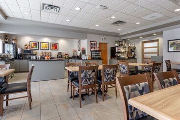 هتل Best Western Plus Pembina Inn & Suites