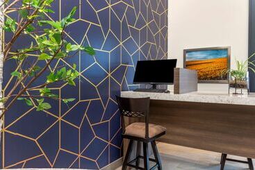 هتل Best Western Plus Pembina Inn & Suites