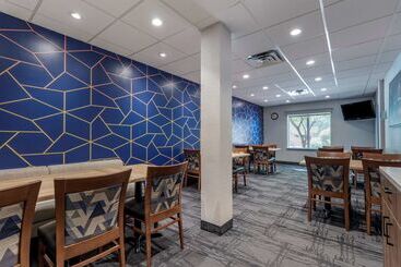 هتل Best Western Plus Pembina Inn & Suites
