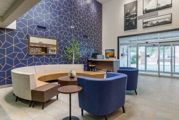 هتل Best Western Plus Pembina Inn & Suites