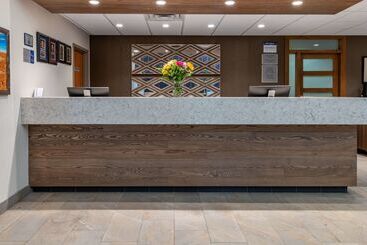 هتل Best Western Plus Pembina Inn & Suites