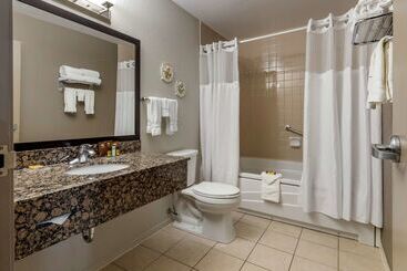 هتل Best Western Plus Pembina Inn & Suites